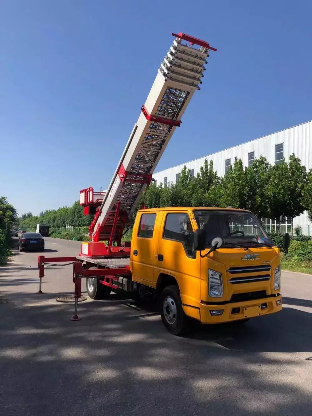 万宁附近的云梯车出租服务：轻松解决高空作业需求