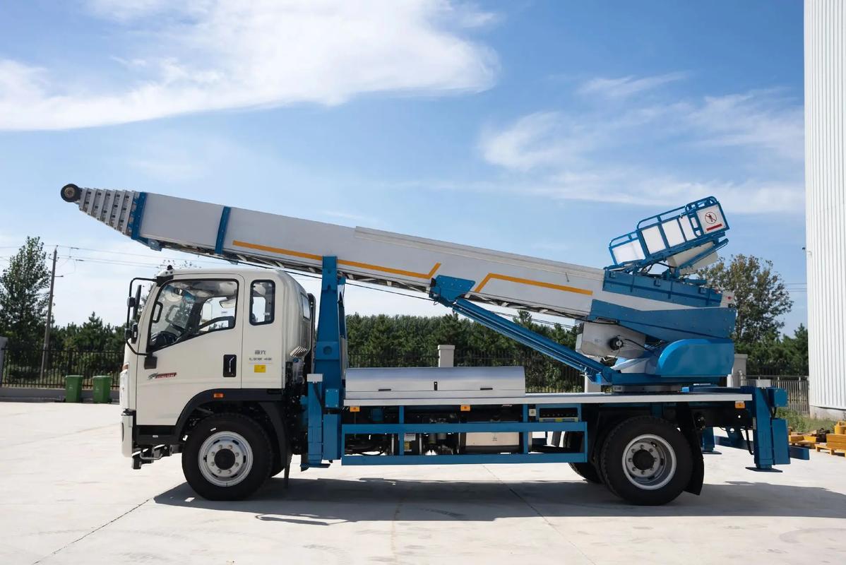 万宁云梯上料车租赁费用