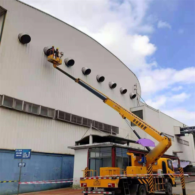 万宁高空作业车出租服务：专业广告牌安装解决方案